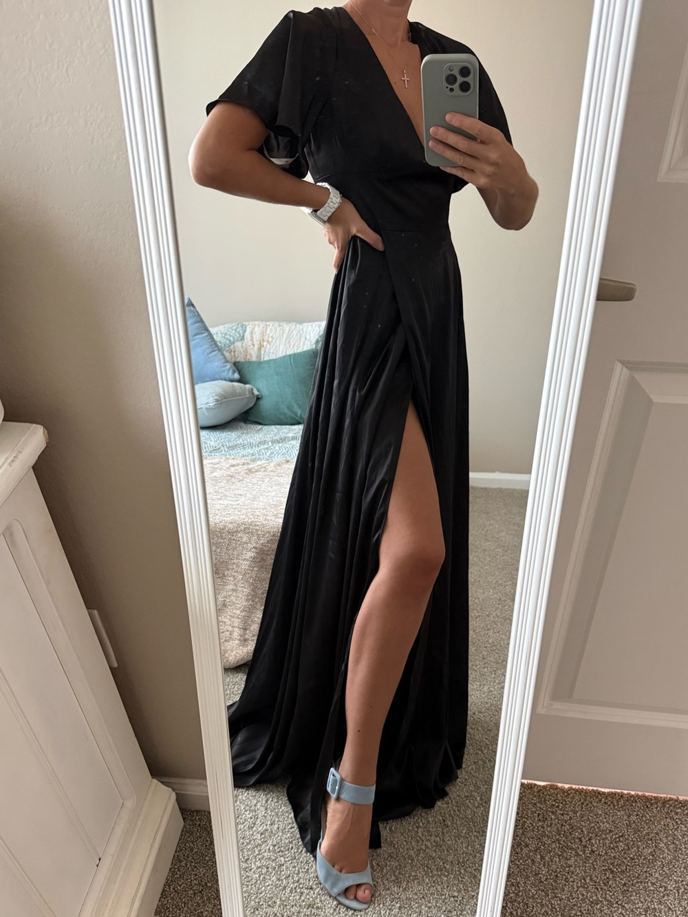 Elegant Black V-Neck Maxi Dress with High Slit, size 8